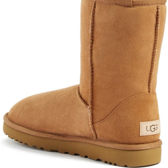 UGG Shoes - NWOB UGG Classic II Genuine Shearling Lined Short Boot Size 9